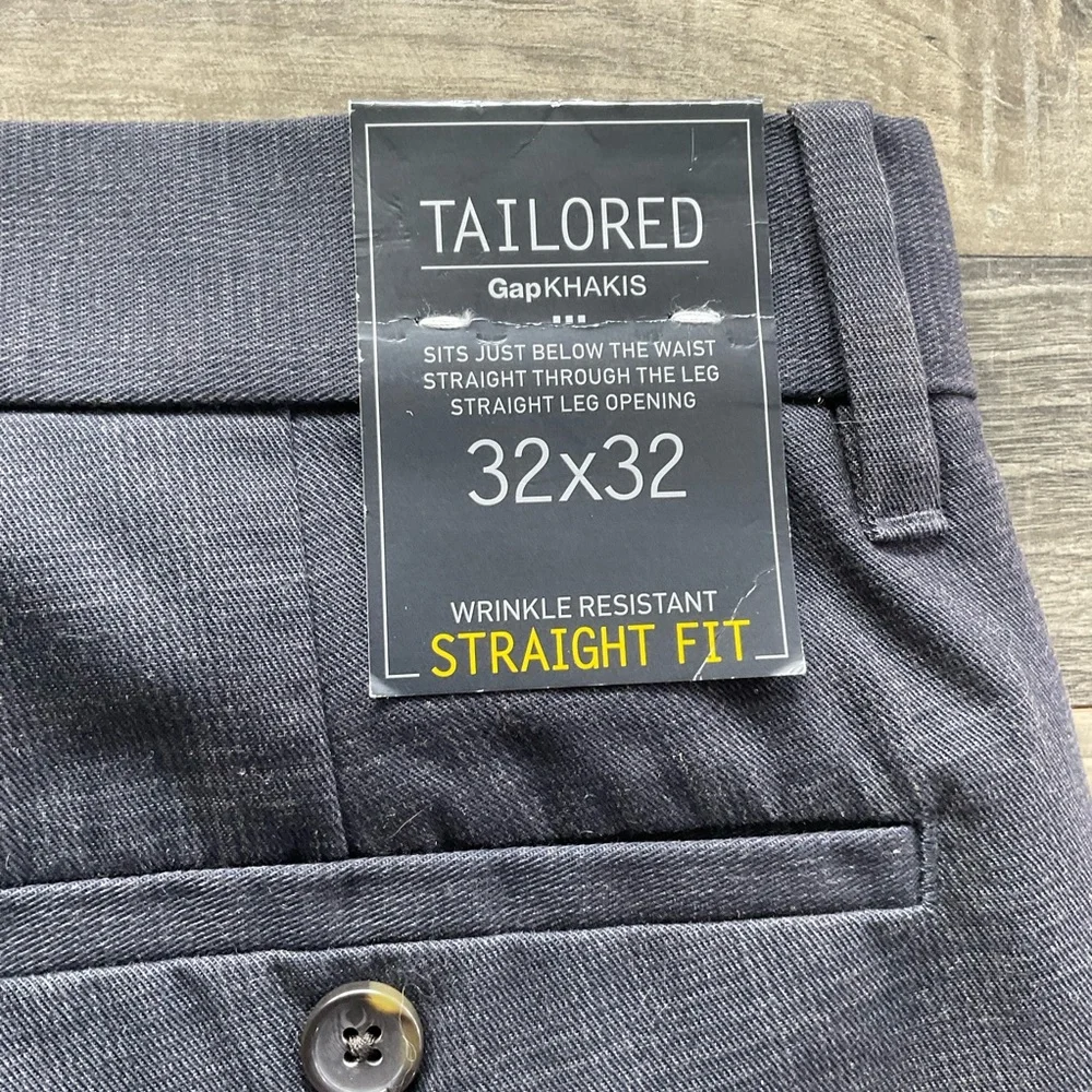 32x32 NWT Gap Tailored Khakis Men’s Charcoal Grey Straight Leg Flat Front 900951